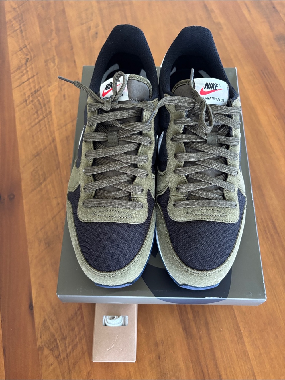 Nike Olive Green, Black & White Men's Running Shoes - Picture 3 of 9